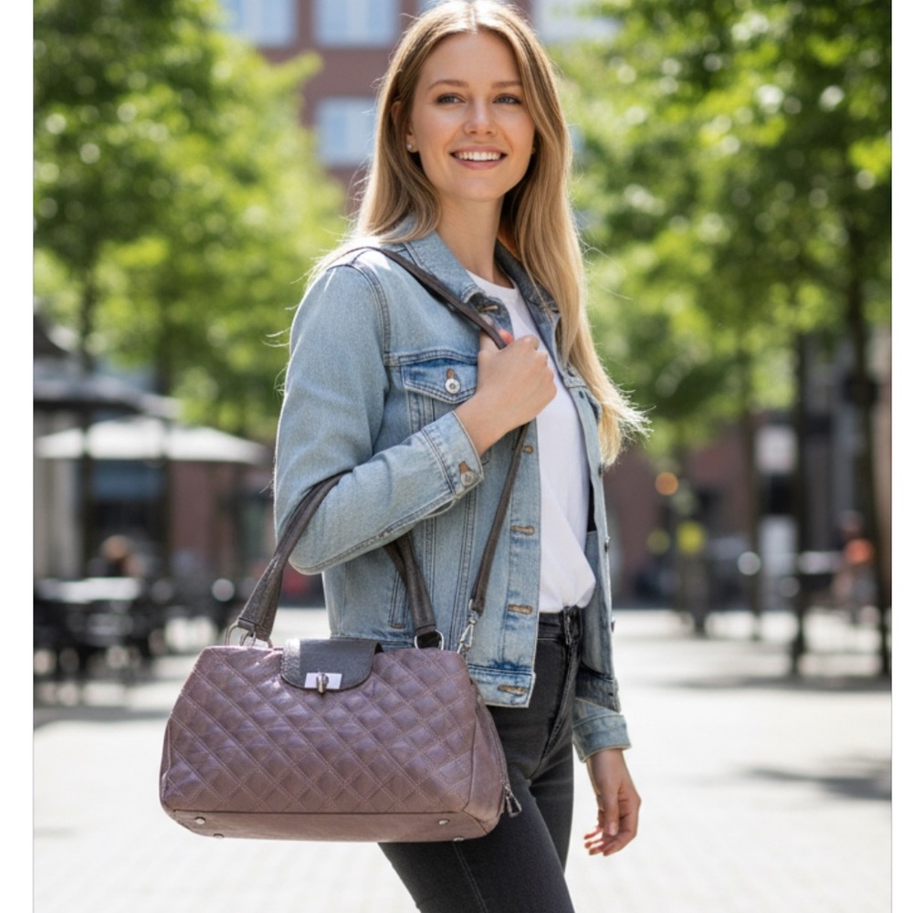 MARC JACOBS VINTAGE shoulder bag. Lilac soft leather, magnetic closure.
